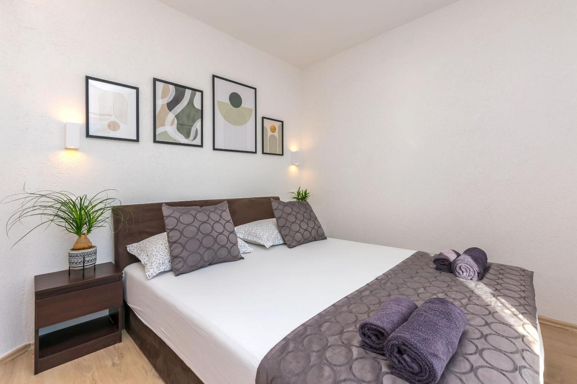 Apartments Mladen Duće المظهر الخارجي الصورة