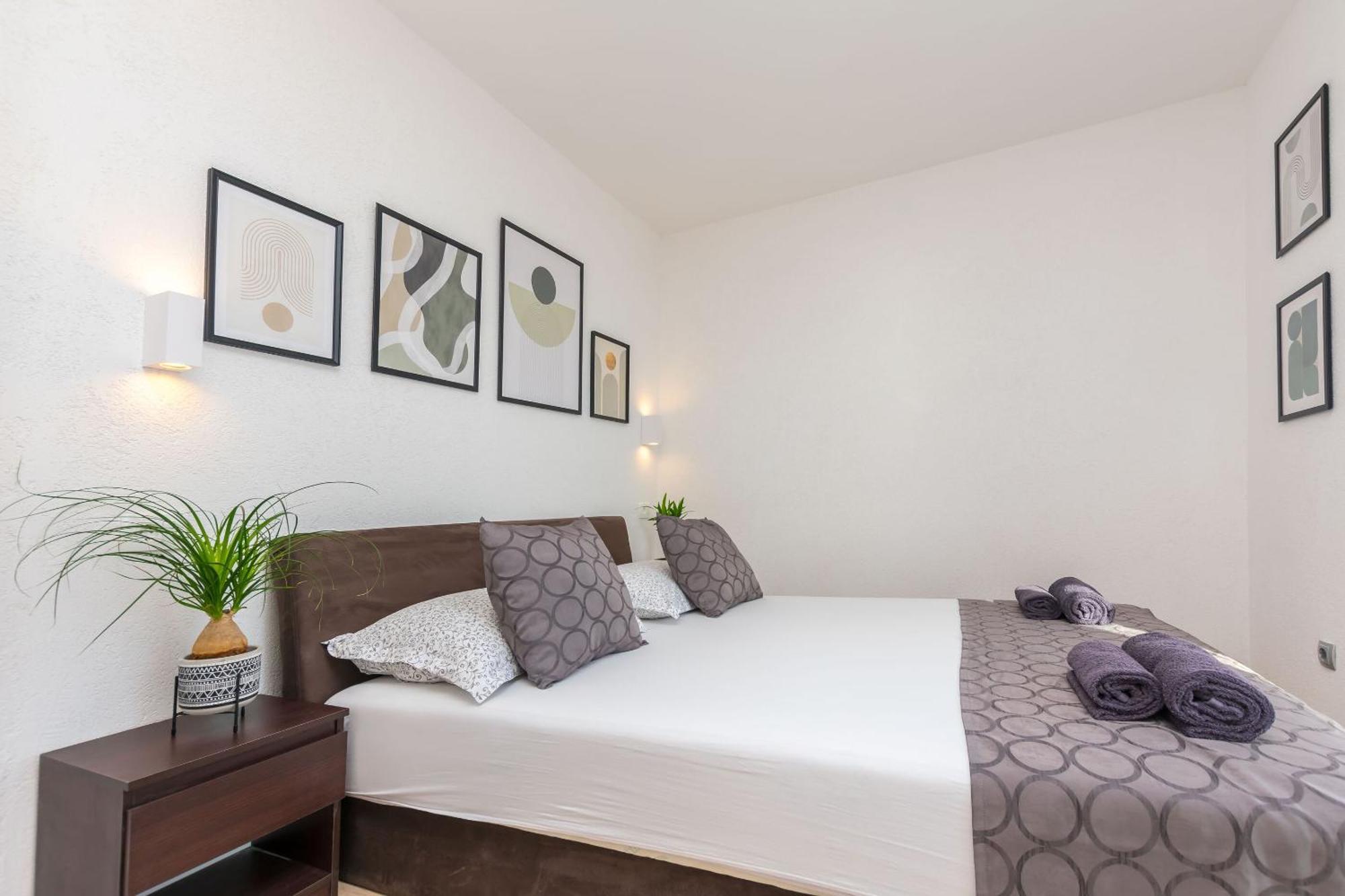 Apartments Mladen Duće المظهر الخارجي الصورة