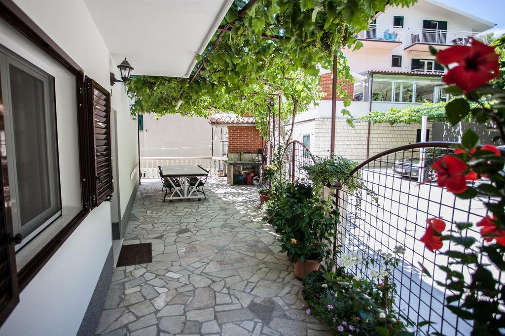 Apartments Mladen Duće المظهر الخارجي الصورة